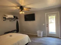 Escape To Nature’s Embrace:Uncle Joe's Creek Retreat - Click's Cabin Hotels in Pushmataha County