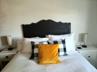 Apple Blossom Cottage // 2 Miles from Downtown ~ 10 Min to Mayo Hotels near Rochester International Airport