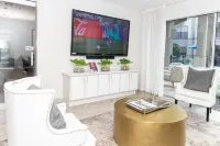 King bed W/pool near downtown and medical center
