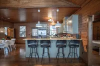 Lake Oconee Lake Front Cabin+Private Dock+Fire Pit+Fireplace+Amazing Views!