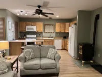 Cozy Modern Carriage Apartment Close to Shopping Sports Golf & Skiing