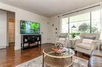 Short Walk to Downtown, AC, Coffee Bar, Patio