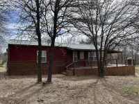 Cross Timbers Country Cabin #2 Hotels in Love County