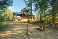 Train Station Cabin - Sleeps 10 - Arcade - Hot Tub, Outdoor Fun & EV Plug