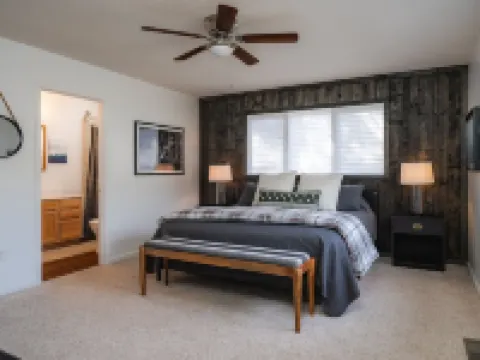 New 6 bedroom Massanutten home with 3 king beds steps from all the attractions Hotels in Massanutten