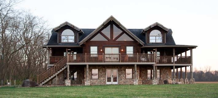NEW CABIN! Hot Tub, Gazebo, Wraparound Deck, Sleeps 14. Drive to Hocking! Hotels in Ross County