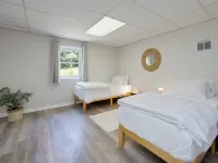 Cozy 3-Bedroom Cottage, Near the Lake Hotels in Dickson County
