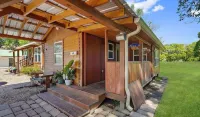 Beautiful Cabin in a great neighborhood and minutes from Baton Rouge!! Hotel a Denham Springs