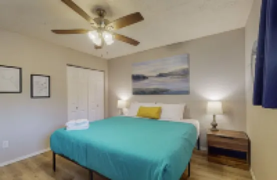 Gated Uptown Condo, 2bd/1ba, KING bed added