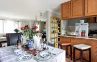 Le  Home HotelConnect travelers  with unique accommodations Hotels in North Springfield