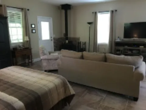 RELAX in this Cozy Mountain Creek Cabin