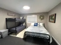 Salmon Goldbug Cottage, hot tub sleeps 8