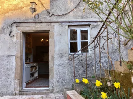 Rustic simplicity, comfort, sublime views and spectacular pool!