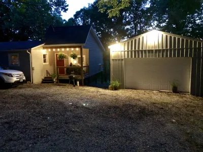 Private Meramec River Frontage!! Cozy Cabin with Amazing views!  Available now!!