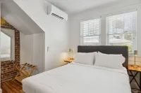 Stanton Apt C / Historic retreat 1 block to beach