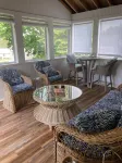 Great Narragansett Location! Classic Beach Cottage.  Short Walk to Kelly Beach.