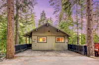Pine View - Spacious 3000 SQFT Home with Game Room, Bar and 3 Decks!