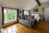 The Only Holiday Let On Ilkley Moor Hotels near Olive Branch