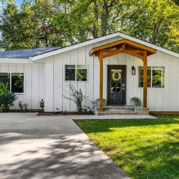 White Guesthouse with a Pool