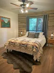 FirePit~Horseshoes~King Bed~Near Lake, Wine, Farms