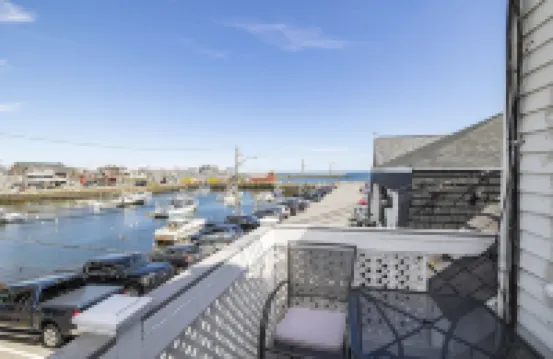Harborside Oasis ★ Harbor View ★ Heart of Downtown