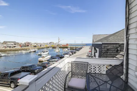 Harborside Oasis ★ Harbor View ★ Heart of Downtown