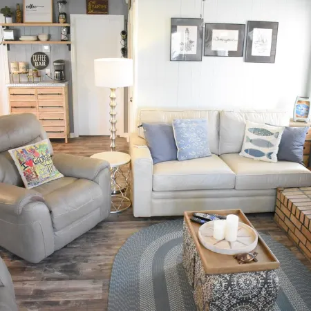 Uncork, Unwind, Relax @ this family & pet friendly Lake home #2