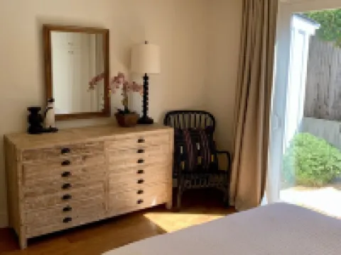 Blue Door Bungalow. Hotels in Montecito