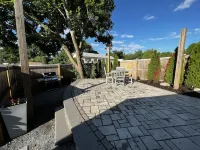 Remodeled Jamestown beach cottage within walking distance to beach Fort Adams State Park附近的飯店