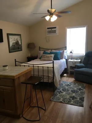 Cozy Cabin by the Pond