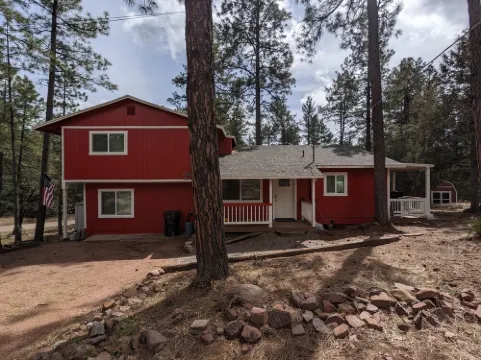 Cozy Cabin in the Woods perfect for families!