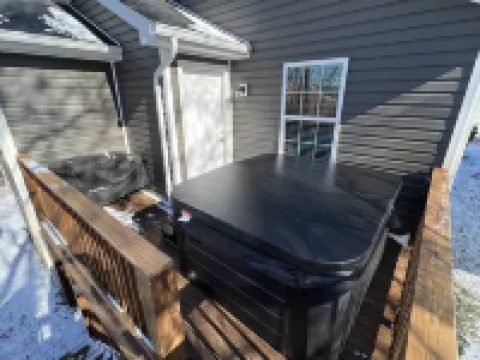 Bourbon Chaser- Horse Park 12min, Ark 30min, Hot Tub, 4 Bedrooms, Walk Downtown