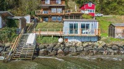 Breathtaking Waterfront Apartment Hotels near Kandle Skatepark