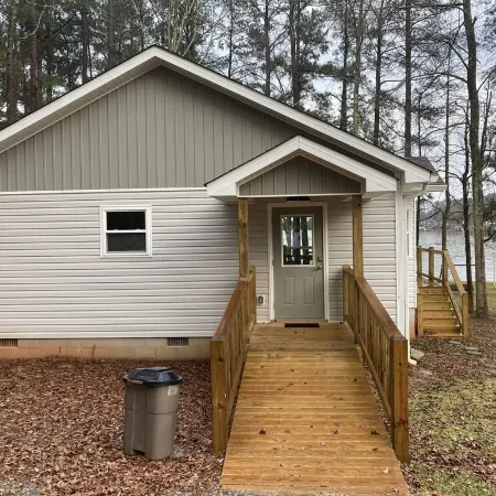 Nice cottage located on Lake Sinclair.   Lots of room with great views