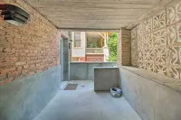 Contemporary Condo in Quiet Locale!