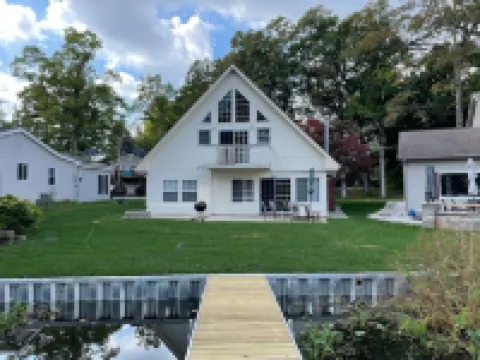Wampler's Lake Cottage 萊納維縣酒店