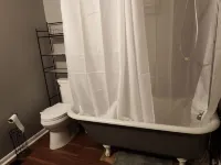 Well Equipped Clean Comfy Downtown APT with Parking