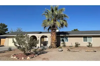 Vista Palma - Modern Oasis w/Hot Tub 4min fm JTNP Hotels near Rite Aid