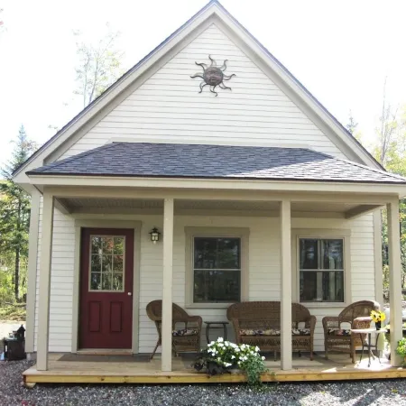 Quiet guest cottage-private setting!  Hiking, boating, swimming, wildlife near.