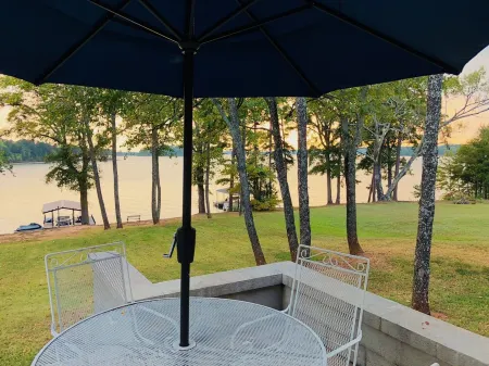 Lake Hartwell House - Sunsets & Deep Water Dock - Close to Clemson & Anderson Отели в г. Андерсон