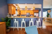 New! Condo centrally located in ViBe district