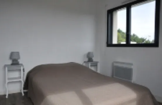 Large luxury & calm villa (4 stars), close to beaches & small sea view 聖吉爾達德呂伊酒店