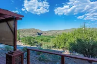 Hot Tub, Pool, King Bed, Views, Easy Access to Sedona Stargazer Cottage!