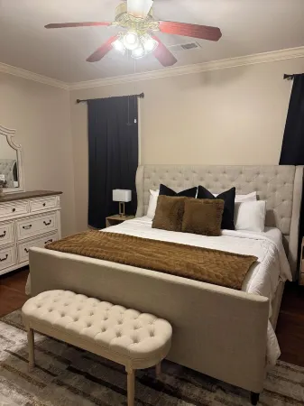 Great Location near Mountain Brook! Only minutes from Downtown! Отели рядом с достопримечательностью «Вулкан Парк энд Музеум»