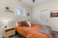 Stylish Mtn. Haus HQ: Hot Tub+Air Hockey & Near Light Rail Hotels in Arvada