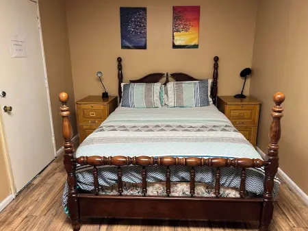 Vacation Home-Beaches, LAX Airport and Freeway405&105 Nearby Отели рядом с достопримечательностью «Oviatt Building»