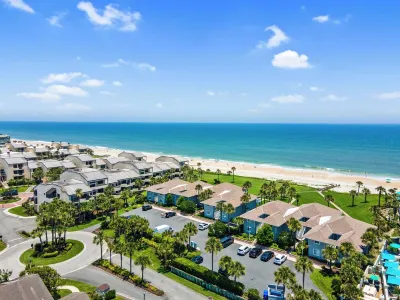 622 Oceanfront Surf Villa: Calm & Cozy Retreat with Vintage Charm by the Sea