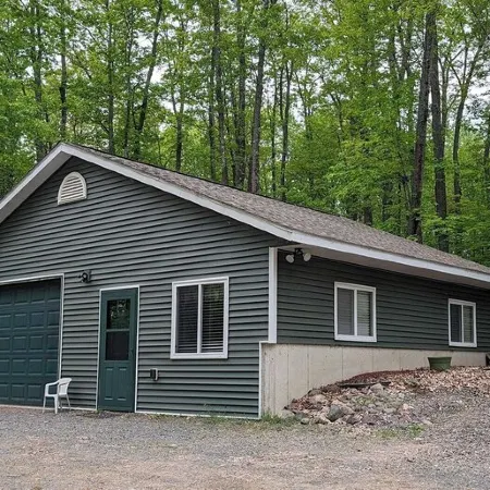 Hilltop Hideaway- Cozy updated waterfront retreat on Tiger Cat Chain of Lakes