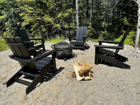 Pine Lodge: 2-bedroom vacation home minutes to Acadia National Park