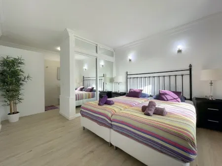 Beautiful villa for 6 people, Wifi, private heated pool, beach at 9 min by car Отели рядом с достопримечательностью «Playa del Veril»